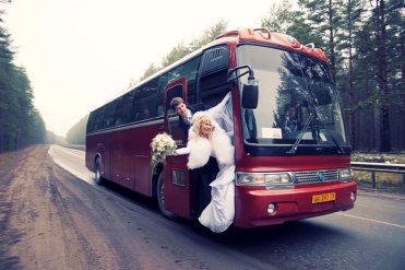 kak-organizovat-transport-dlya-perevozki-gostej-na-svadbe